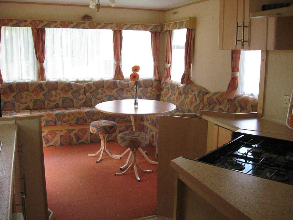 Cosy Caravan At Blackmoor Farm Ludchurch Extérieur photo